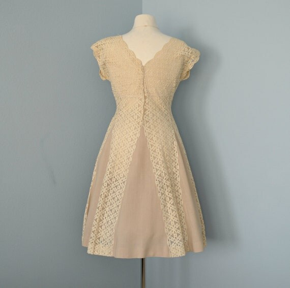 Vintage 1940's Lace Dress...Beautiful Deep Cream Lace and