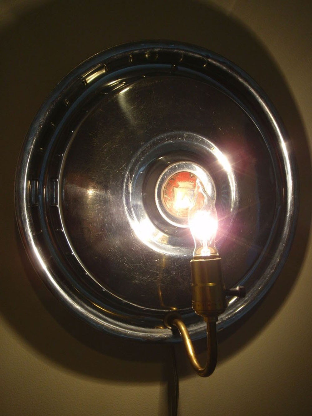 Man cave wall sconce hanging lamp Ford classic car hubcap NO
