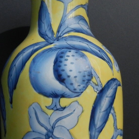 Graceful Yellow Asian GINGER JAR Flower Vase with Stylized