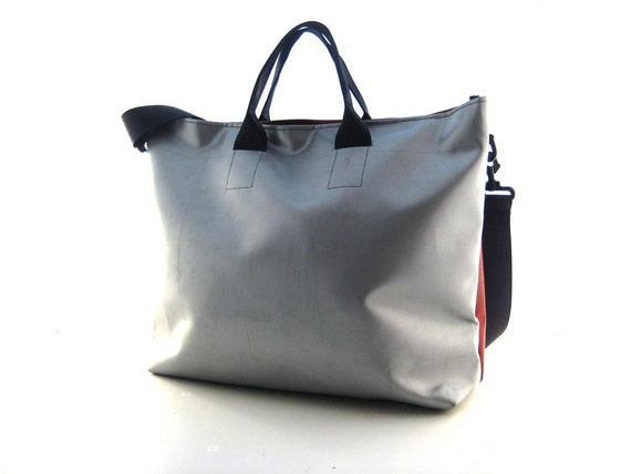 tote bag with detachable strap