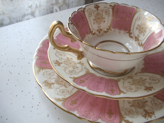 set,  English antique Royal set cup cup and vintage tea  bone  saucer Doulton vintage