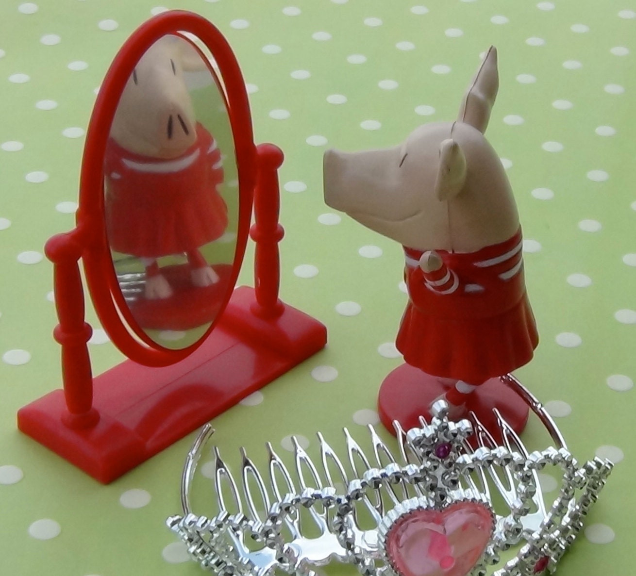 Olivia the Pig Cake Kit Olivia the Pig Cake Kit