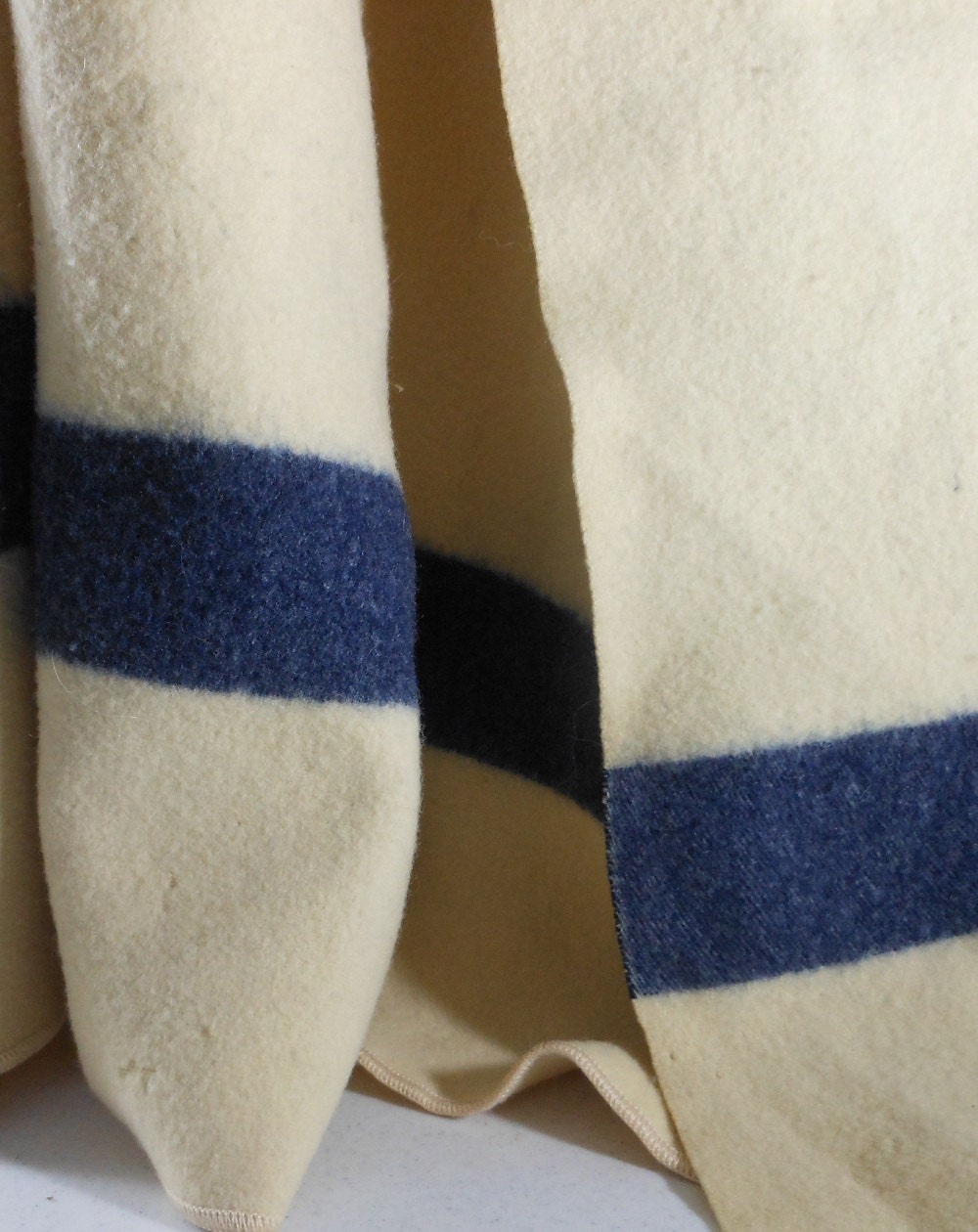 US Navy Wool Blanket Ivory Blue Stripe