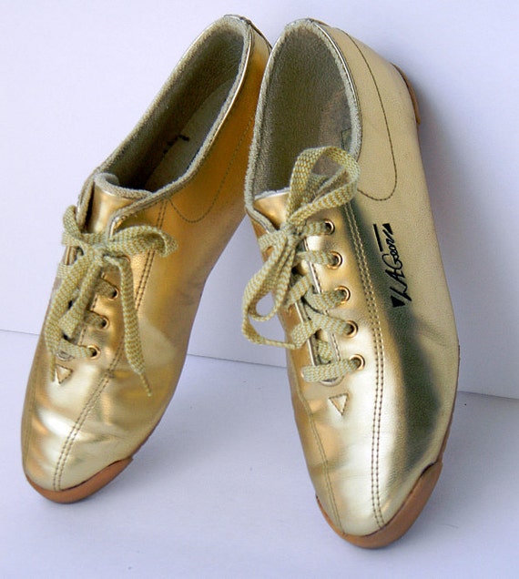 Items similar to 90s vintage hip hop gold sneakers LA GEAR on Etsy