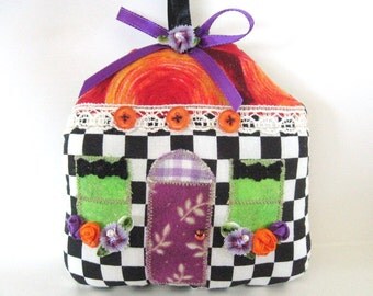 HALLOWEEN House Ornament, 4 1/2" Cottage Door Hanger House, Prim Primitive Cloth Handmade CharlotteStyle Decorative Folk Art