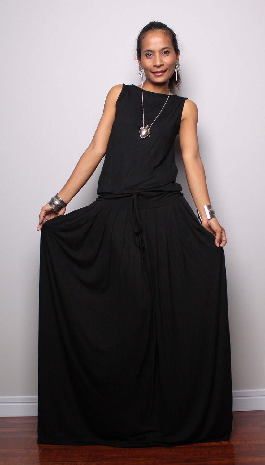 Black Maxi Dress Sleeveless dress : Autumn Thrills