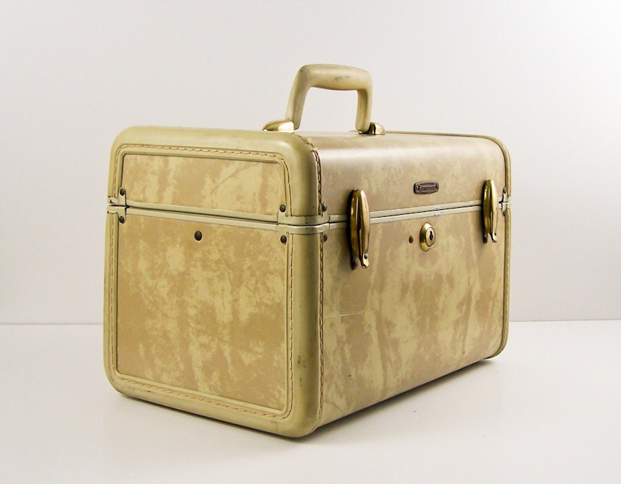 Vintage Samsonite Train Case 1950s Makeup Case with Key Cream