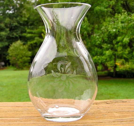 Single Flower Glass Vase With Etched Flower Design
