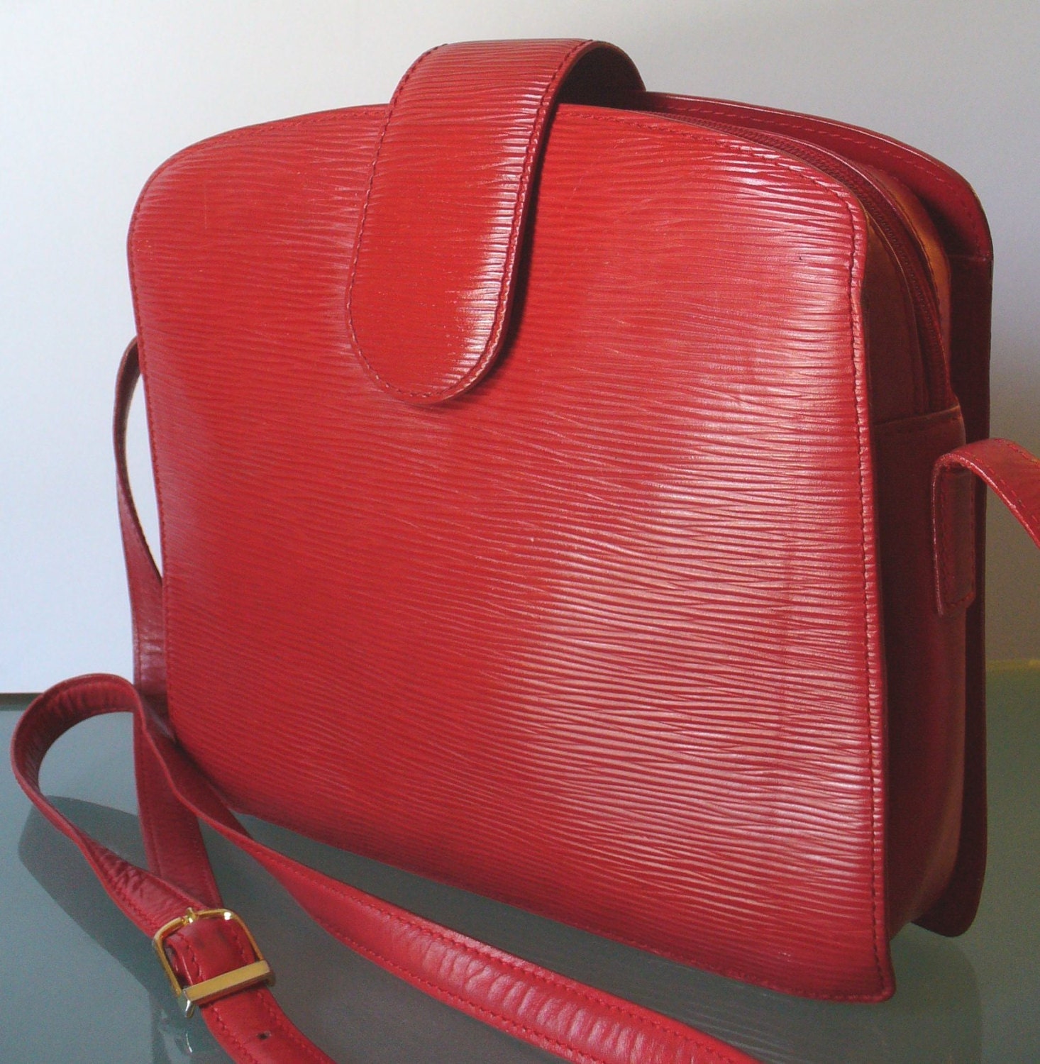 red leather shoulder handbags