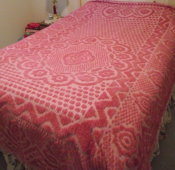 Vintage Chenille Bedspread Pink Plush Floral Twin Full 76x96