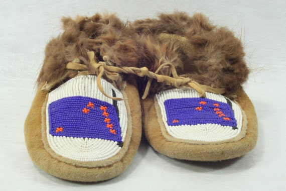 Vintage Buckskin Beaded Native American Moccasins Fur Trim