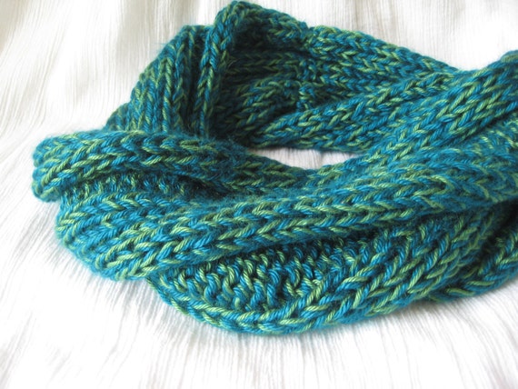 Blue/Green Rib-Knitted Twisted Cowl