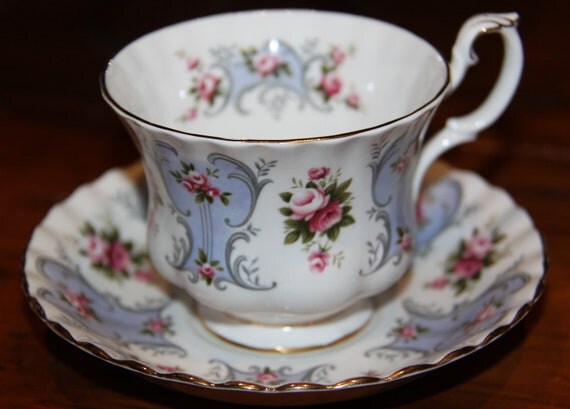 ROYAL ALBERT Bone China Love Story Series Isabel Tea Cup and