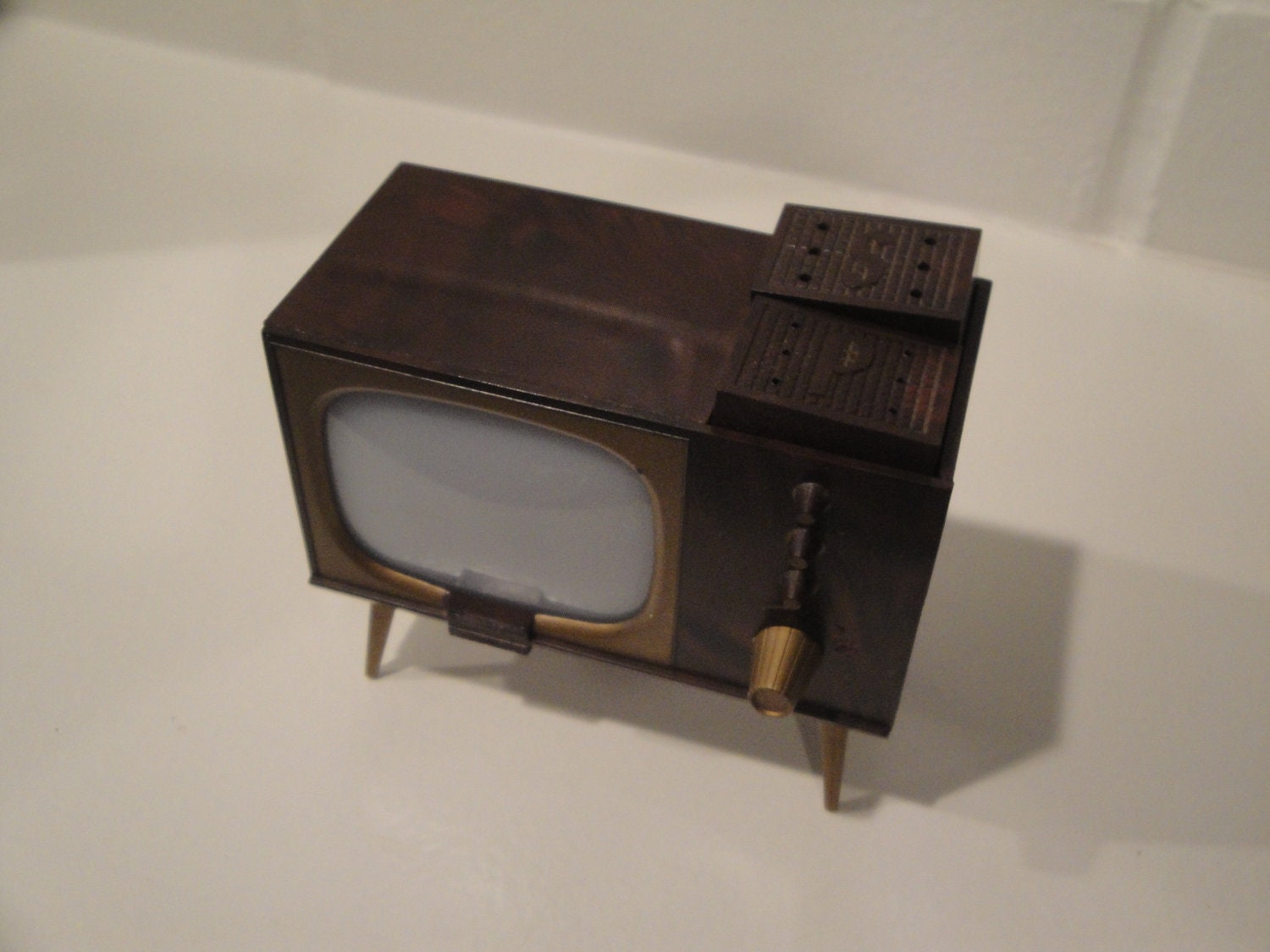 Vintage Tiny TV Old Fashioned Retro Television Salt and Pepper