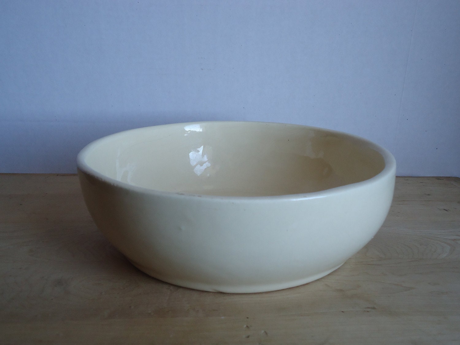 cream ceramic bowl