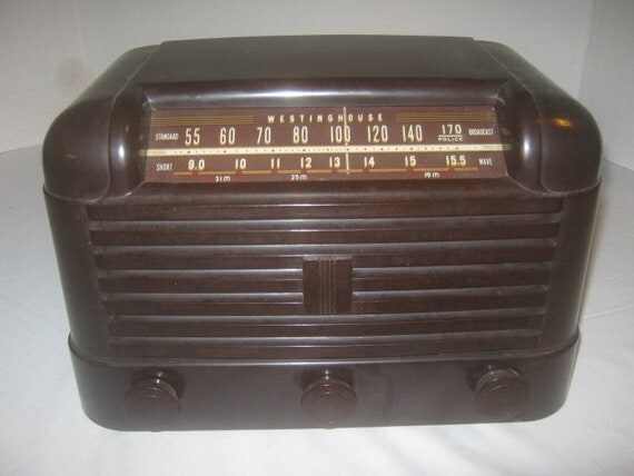 Westinghouse Model WR-12X12 B Bakelite Radio by TimeHonoredTokens