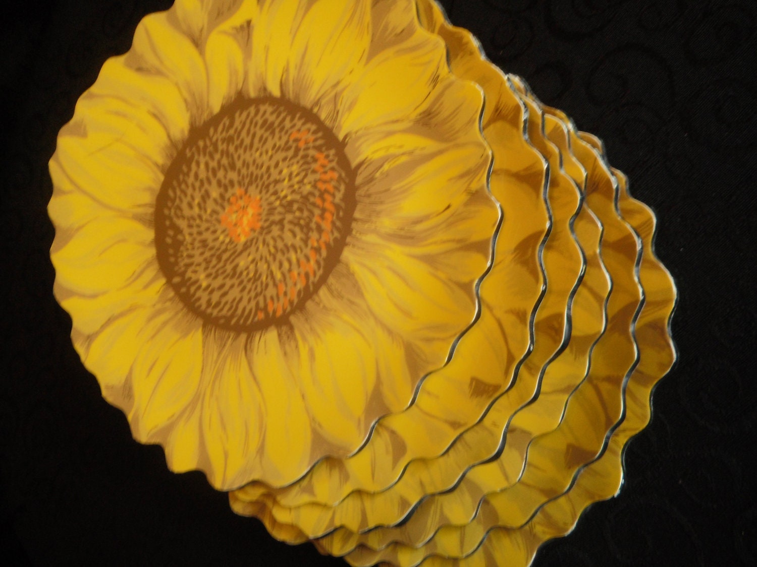 shading i in french of 6 Plastic Vintage Set Plates Sunflower