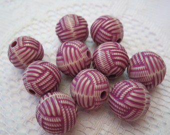 10 Plum Purple & Ivory Cream Acrylic Etched Round Knot Beads 15mm