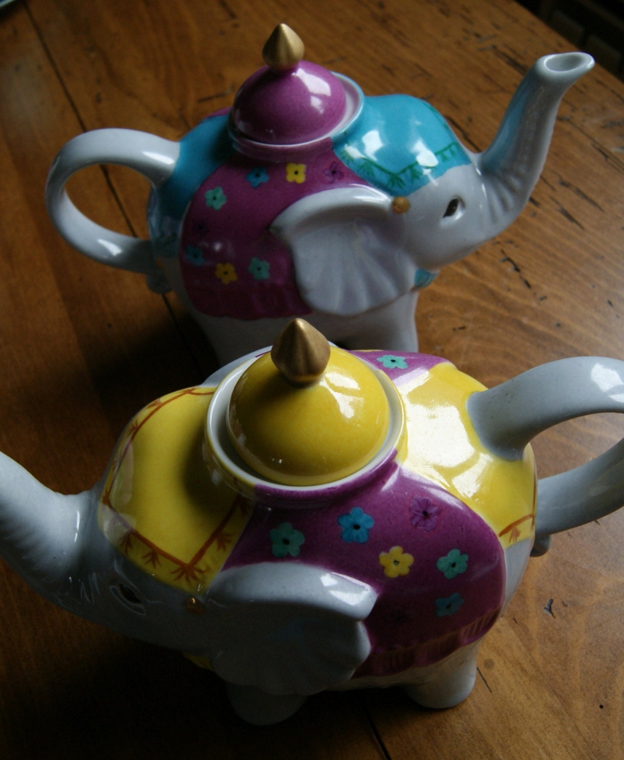 Teapot elephant painted hand