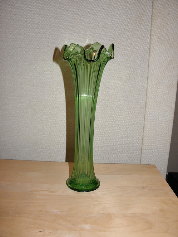 Vintage glass vase fluted ruffled opening
