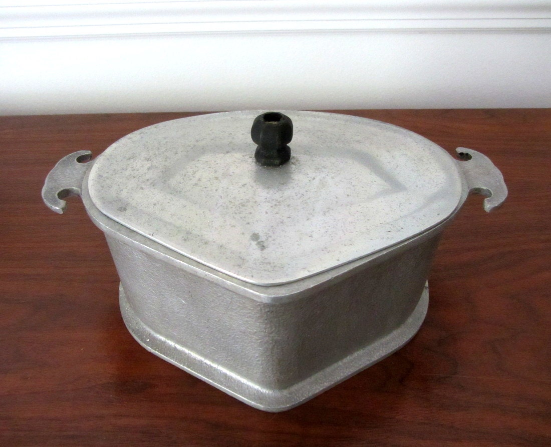 Guardian Service Hammered Aluminum Triangle Ovenware/Cookware