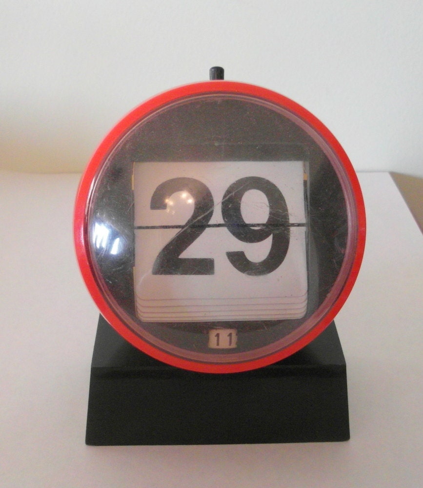 Vintage Desk Calendar Push Button Plastic Flip by WishboneART