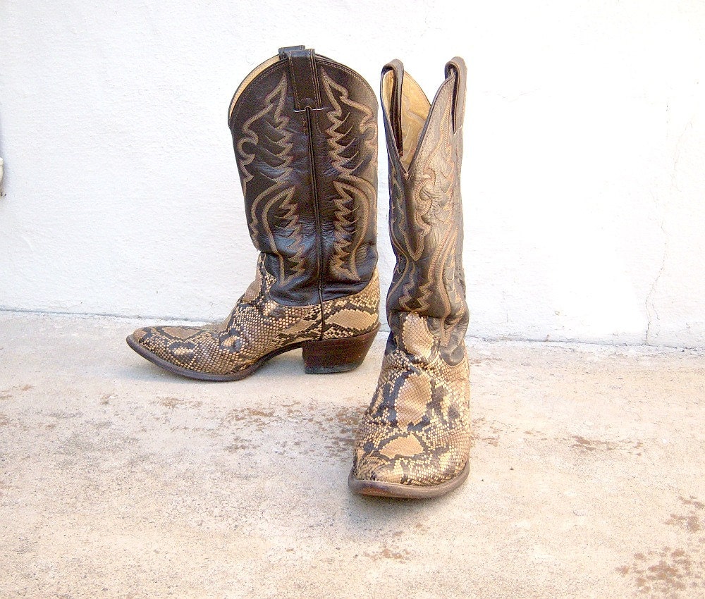 Vintage cowboy boots / Justin / PYTHON snakeskin / by dahlilafound