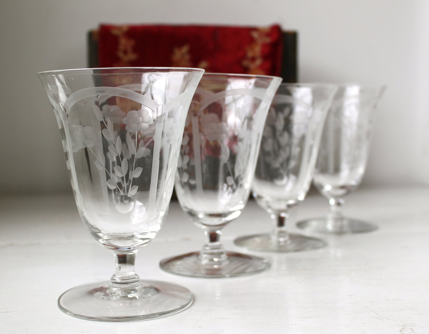 SALE vintage etched glasses / set of 4 / 1930s floral crystal