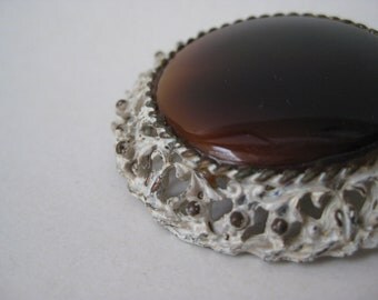 Shabby Golden Brown Brooch Round White Vintage Pin Filigree