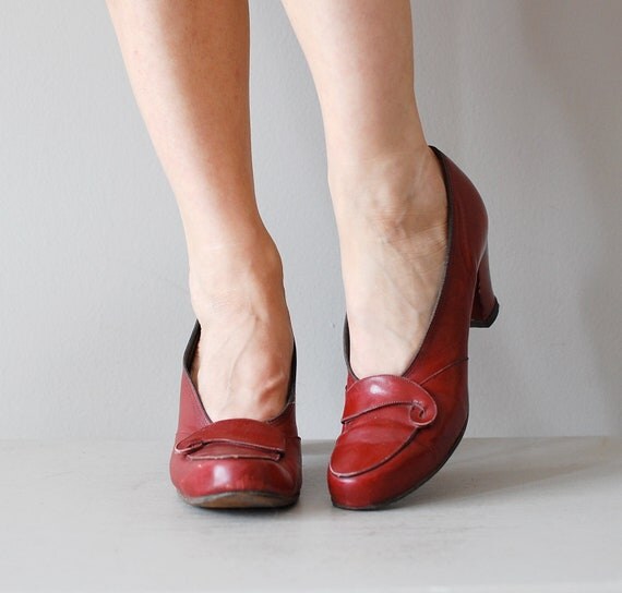 1940s shoes / vintage 40s shoes / Innes red heels
