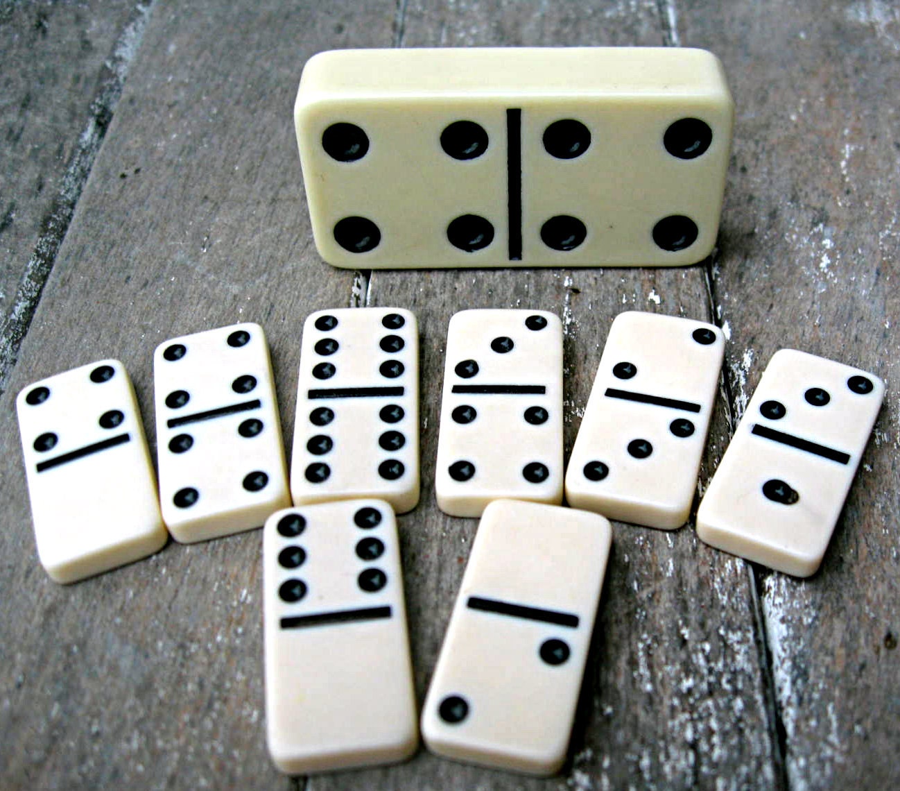 miniature domino set