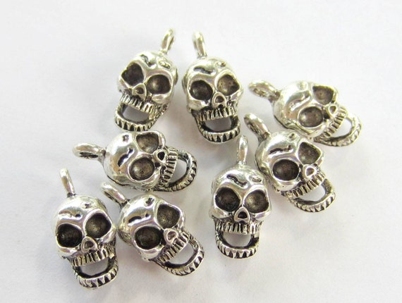 18 Skull beads antique silver skull charms gothic pendants diy