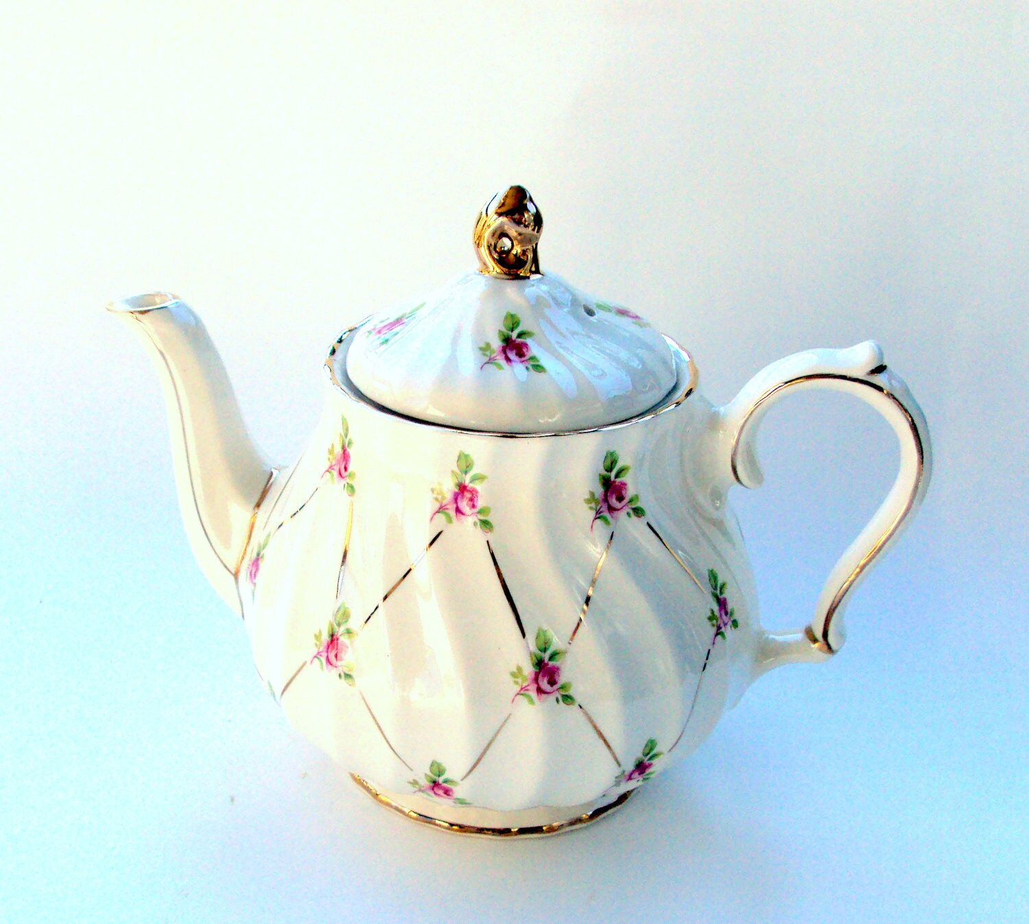 Vintage Sadler Teapot England Roses Pattern 3632 22K Gold