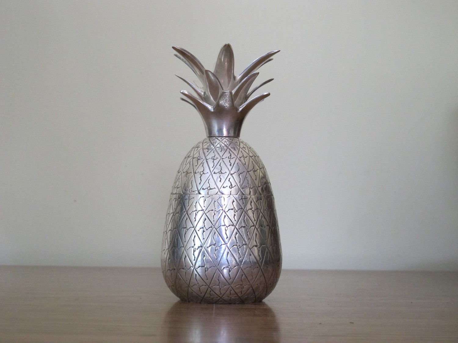 symbol universal of hospitality Box Pineapple Candle Tropical Metal Silver Vintage Plated