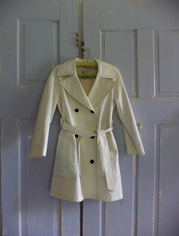 trenchcoat off white