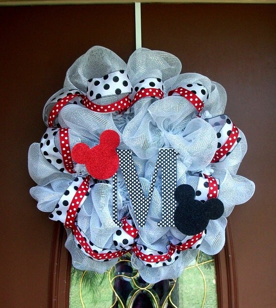 Items similar to Mickey and Minnie Mouse Deco Mesh Wreath, door ...