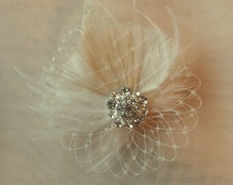 Fascinator, Ivory Hair Clip, Feather Fascinator, Wedding Fascinator, Bridal Fascinator, Feather Hair Clip, Wedding Accessories, Bride