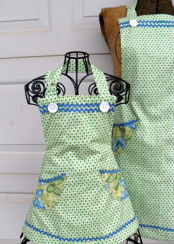 Mother Daughter Matching Aprons REVERSIBLE Retro Style Set in