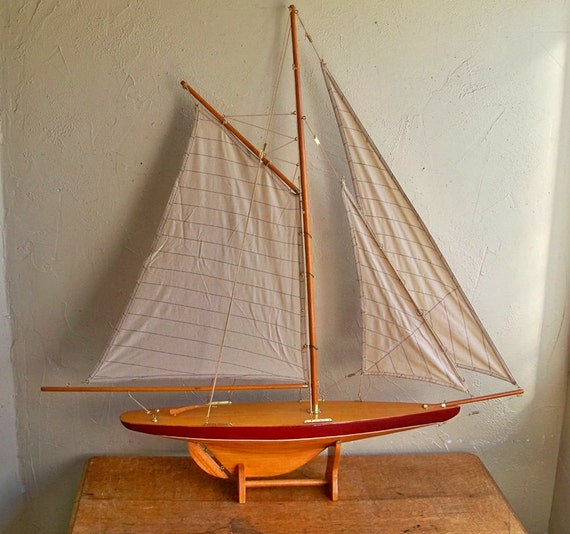 Wooden Boat Pond Yacht Model Replica of 1895 America's