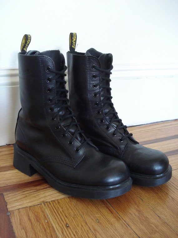 90's Style 2071047 Doc Martens with Heel Womens 8.5