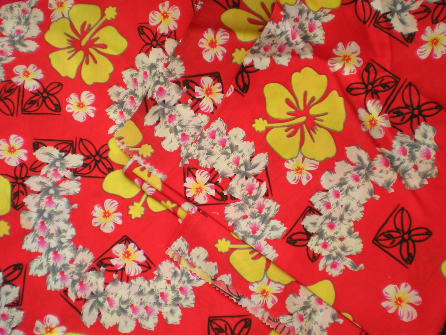 Vintage 1980s Hawaiian Fabric TIKI Floral Print Hibiscus