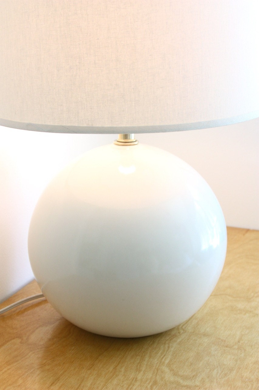 Vintage White Ceramic Ball Table Lamp