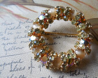 Aurora Borealis Rhinestone & Moonglow Cabochon Circle Pin Brooch JAH3