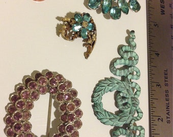 Group of 4 Vintage Brooches / Pins
