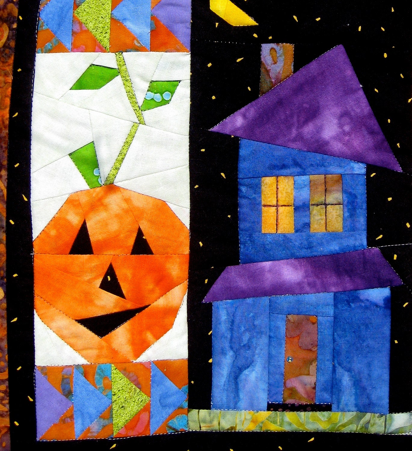 halloween-wall-hanging-paper-pieced-quilt-pattern-haunted