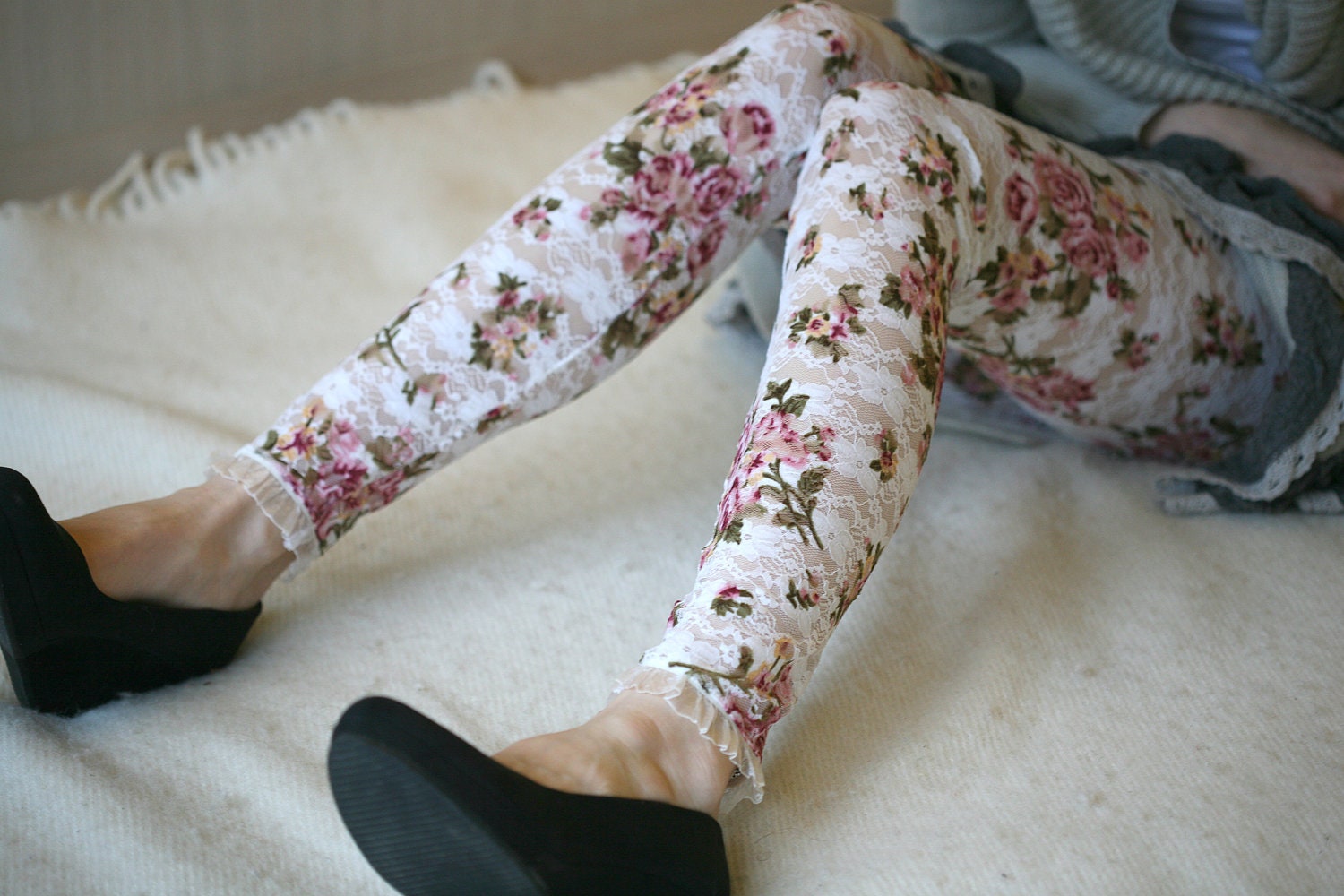 CLEARANCE SALE White lace leggings with rose print