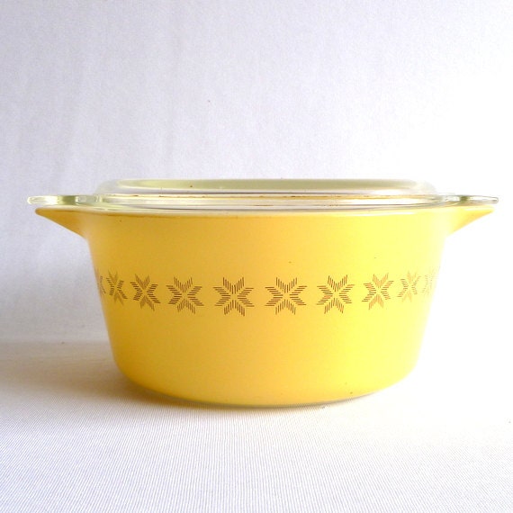 Vintage YELLOW PYREX CASSEROLE/ Snowflake pattern