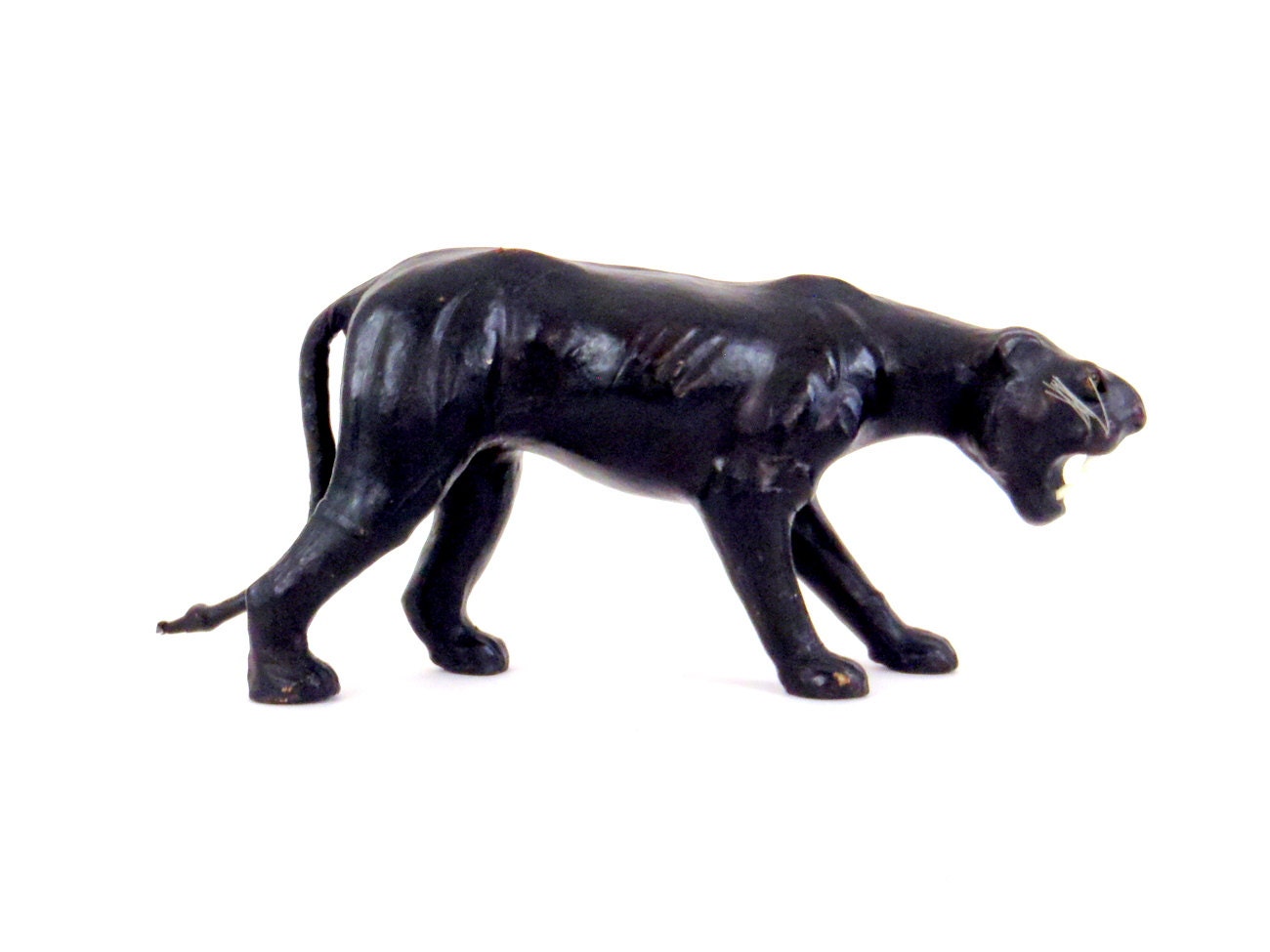 statue of black panther