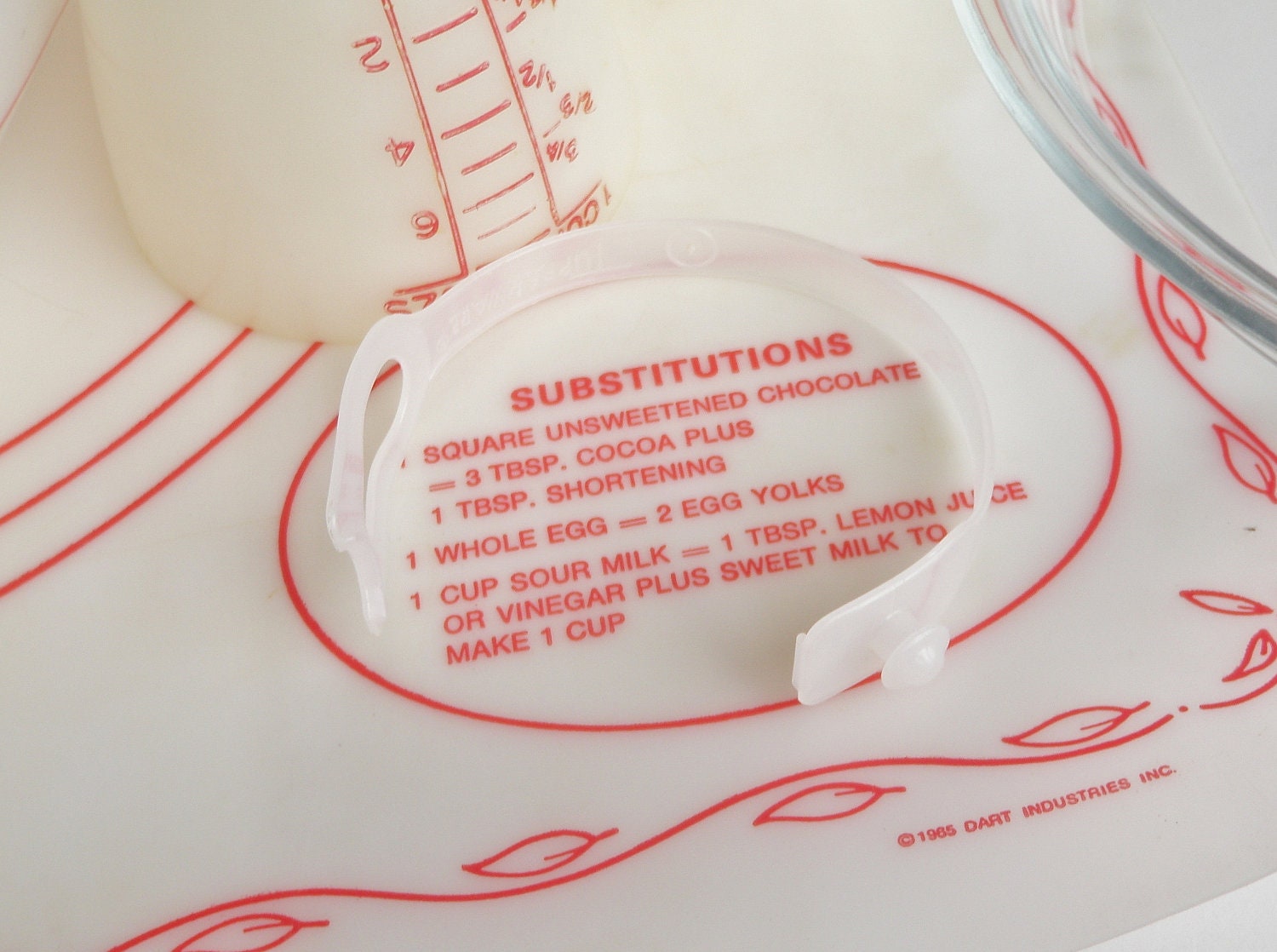 Tupperware Pastry Sheet and Measuring Cups 1960s White