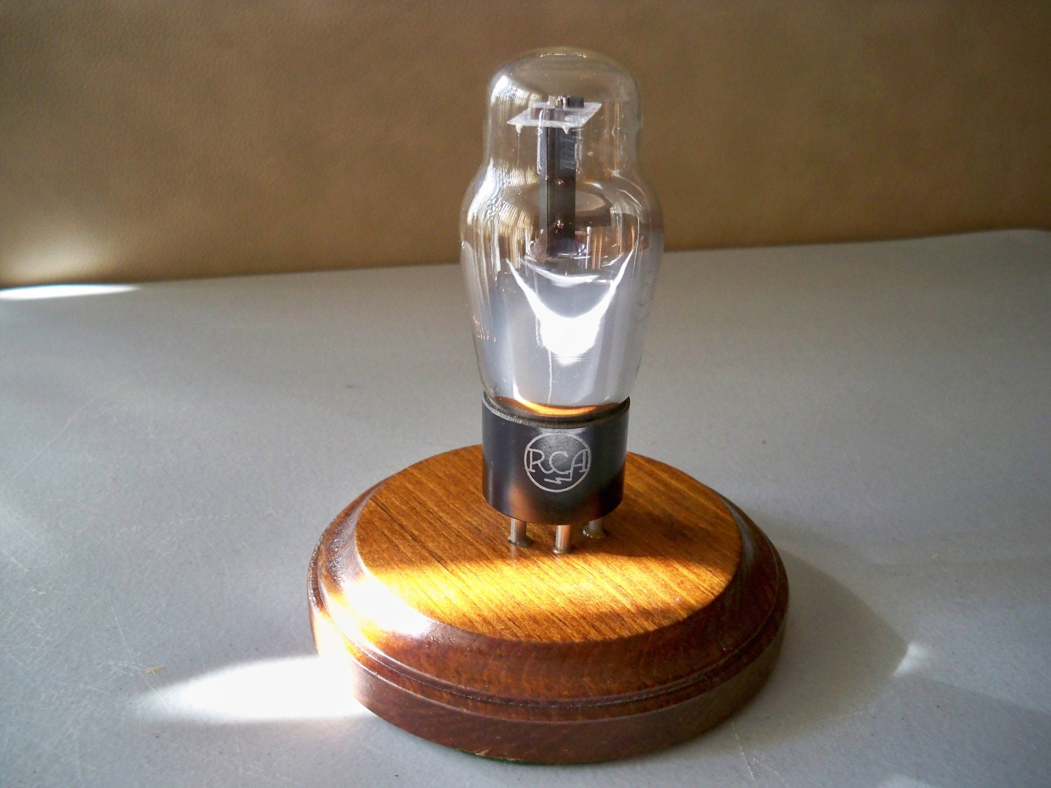 Vintage Radio Vacuum Tube Display For Your Vintage Stereo